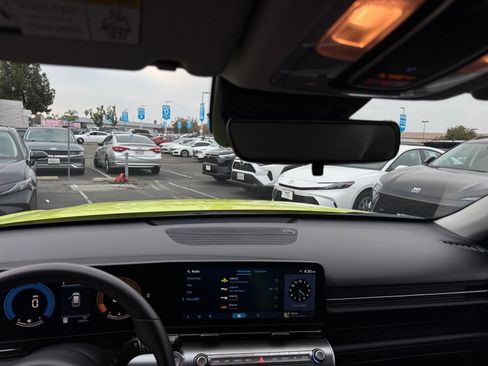 Used 2025 Hyundai Kona SEL image 32