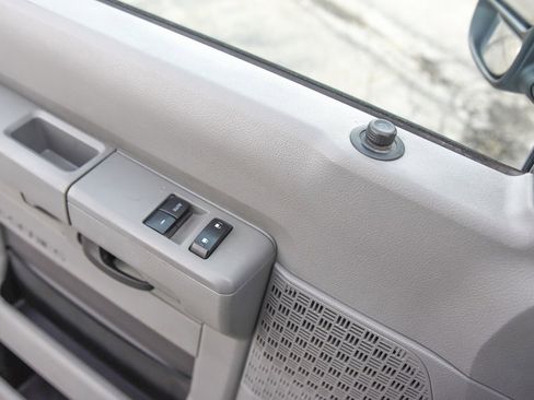 Used 2017 Ford E-450 and Econoline 450 Super Duty image 13