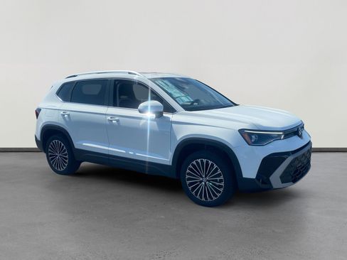 New 2025 Volkswagen Taos SE image 7