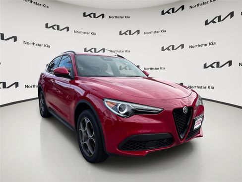 Used 2022 Alfa Romeo Stelvio Sprint image 3