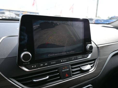 Used 2024 Nissan Altima 2.5 SV FWD image 23