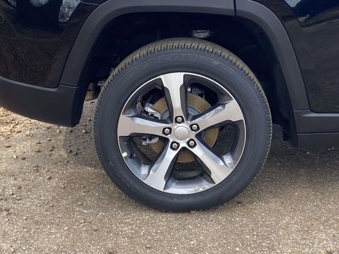 New 2026 Jeep Grand Cherokee Limited w/ Luxury Tech Group II RWD image 33