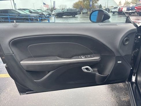 Used 2016 Dodge Challenger R/T Scat Pack w/ Leather Interior Group image 16