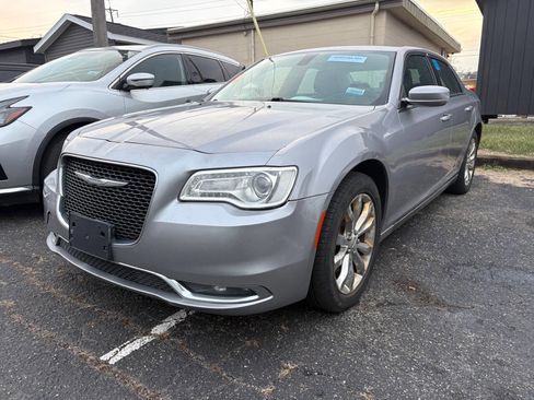 Used 2015 Chrysler 300 Limited w/ Driver Convenience Group image 1