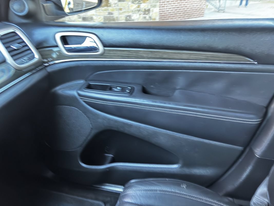Used 2015 Jeep Grand Cherokee Overland w/ Advanced Technology Group AWD/4WD image 23