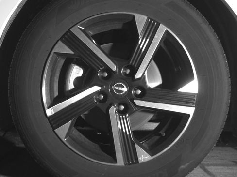 Used 2025 Nissan Sentra SV FWD image 12