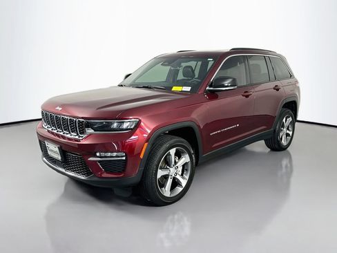 Used 2025 Jeep Grand Cherokee Limited AWD/4WD image 3