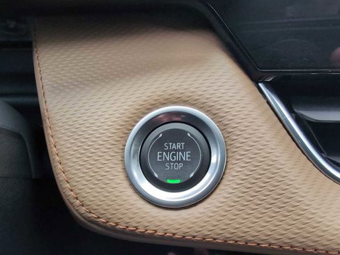 Used 2025 Chevrolet Equinox ACTIV w/ Safety and Technology Package image 17