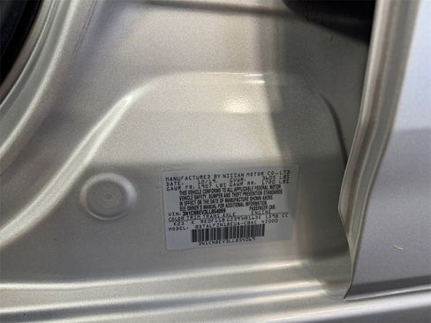 Used 2020 Nissan Versa SV image 31