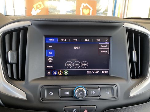 Used 2024 GMC Terrain SLE w/ Driver Convenience Package AWD/4WD image 3