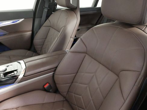 Used 2023 BMW 760i xDrive w/ Executive Package image 33