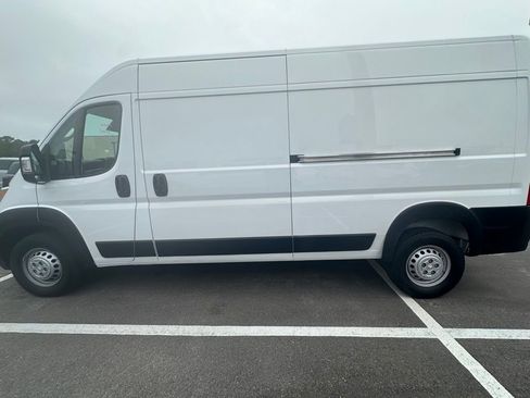 Used 2025 RAM ProMaster 2500 w/ Convenience Group FWD image 3