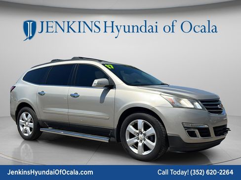 Used 2017 Chevrolet Traverse LT w/ Style and Technology Package FWD image 1
