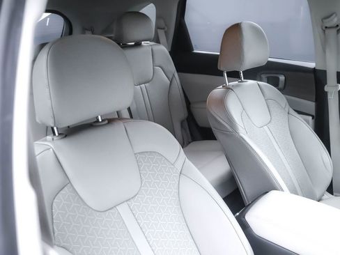 Used 2022 Kia Sorento S image 36