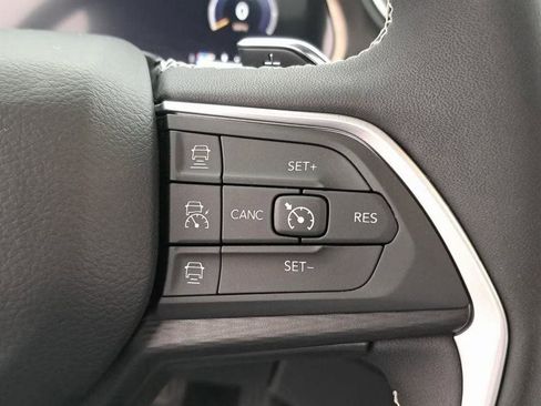 Used 2023 Jeep Grand Cherokee L Laredo image 15