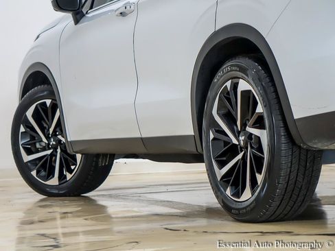 Used 2023 Mitsubishi Outlander SE FWD image 11