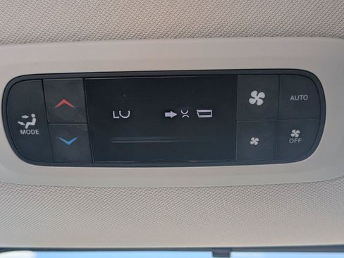 Used 2023 Chrysler Pacifica Touring-L FWD image 34
