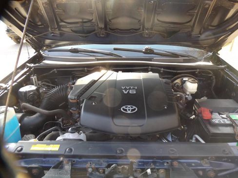 Used 2013 Toyota Tacoma 4x4 Access Cab V6 w/ SR5 Pkg image 10