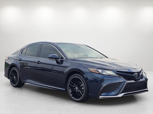 Used 2021 Toyota Camry XSE FWD image 3
