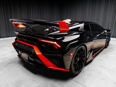 Used 2021 Lamborghini Huracan STO RWD image 44