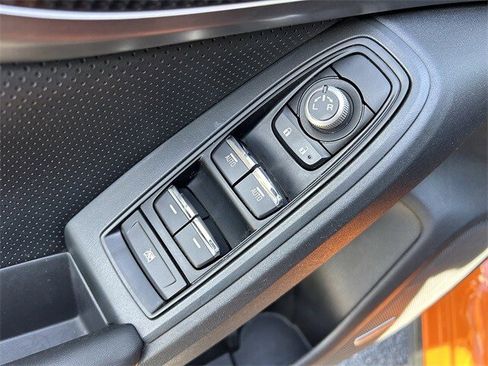 Used 2019 Subaru Crosstrek 2.0i Limited w/ Moonroof Package w/Navigation image 19