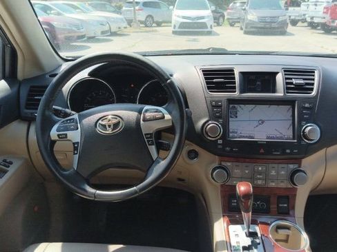 Used 2012 Toyota Highlander Limited w/ Tow Pkg AWD/4WD image 22