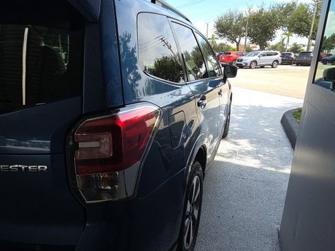 Used 2018 Subaru Forester 2.5i Premium AWD/4WD image 4