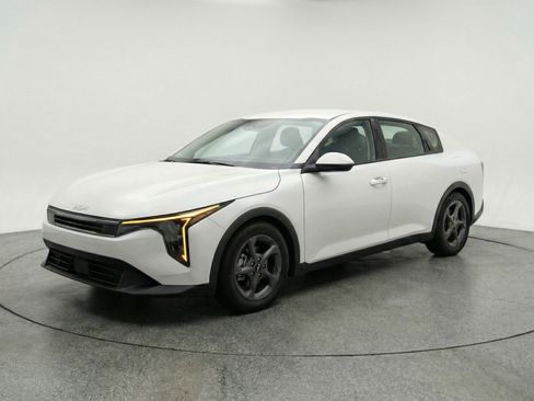 Used 2025 Kia K4 FWD image 3
