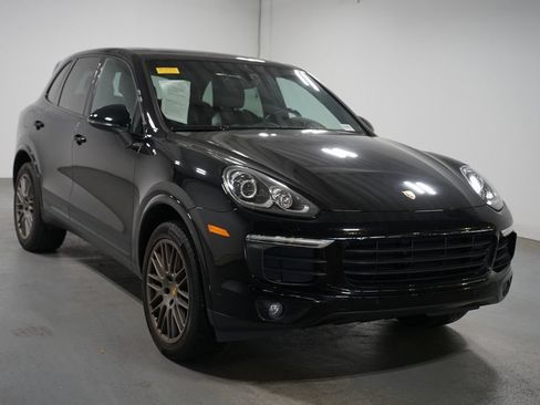Used 2017 Porsche Cayenne AWD/4WD image 3
