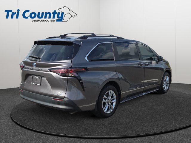 Certified 2024 Toyota Sienna XLE w/ XLE Plus Package AWD/4WD image 8