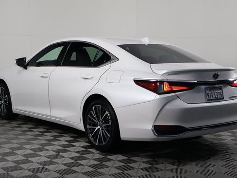 Certified 2025 Lexus ES 300h w/ Premium Package image 6