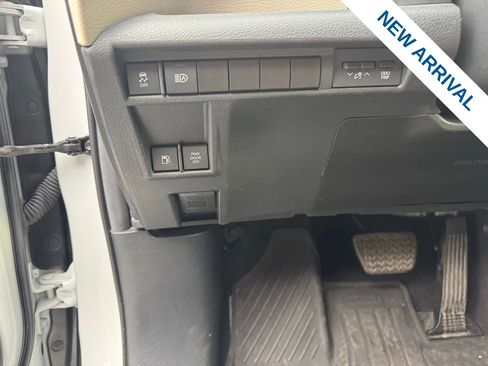 Used 2024 Toyota Sienna Limited image 17