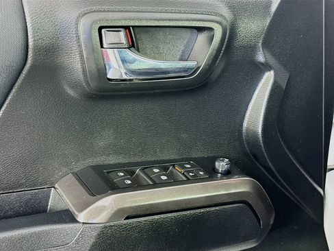 Used 2022 Toyota Tacoma TRD Sport w/ Technology Package image 22