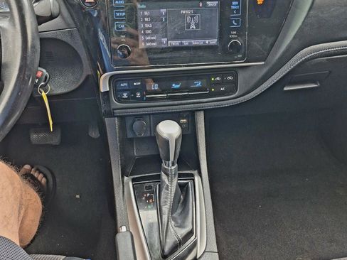 Used 2018 Toyota Corolla SE FWD image 11