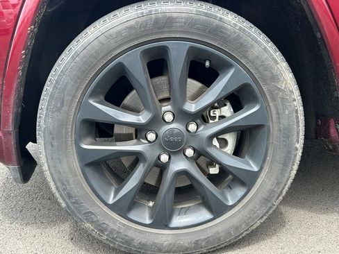 Used 2021 Jeep Grand Cherokee Laredo X AWD/4WD image 9