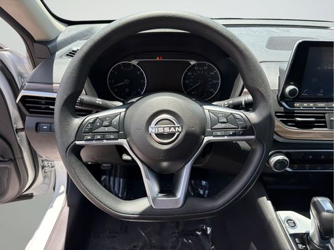Certified 2024 Nissan Altima 2.5 SV FWD image 10