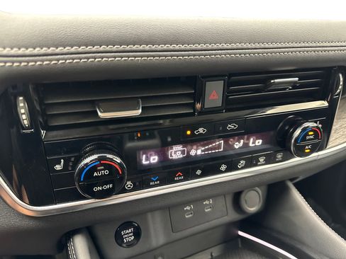 Used 2025 Nissan Rogue Platinum w/ Tech Package image 55