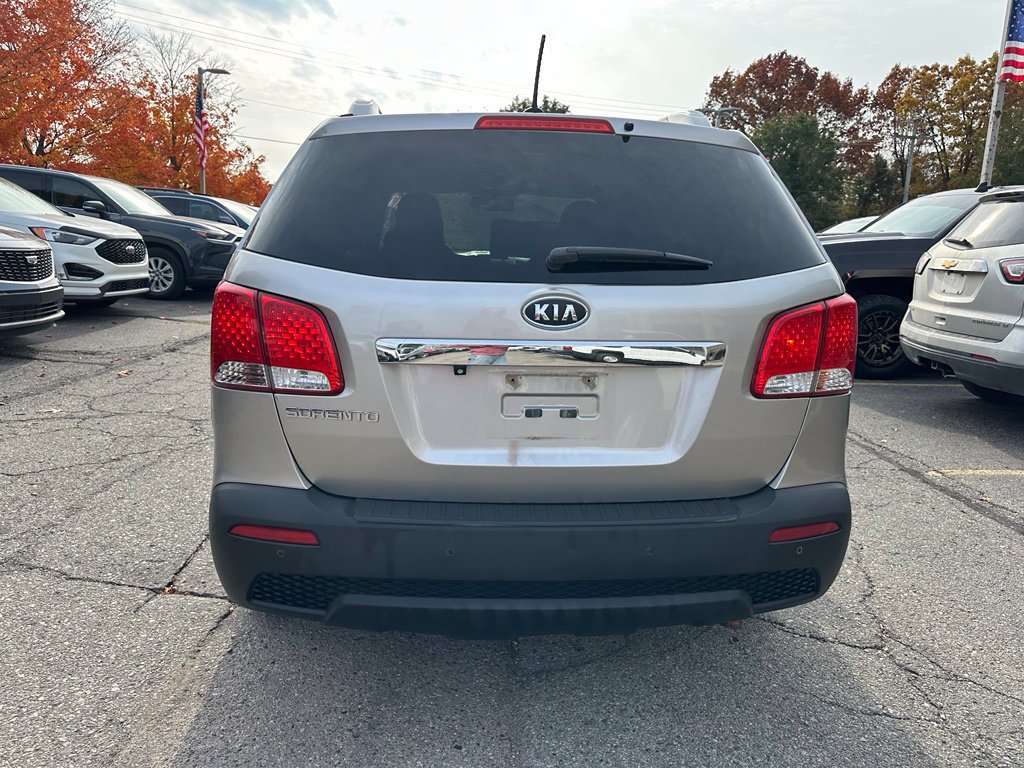 Used 2013 Kia Sorento LX w/ Convenience Pkg FWD image 4