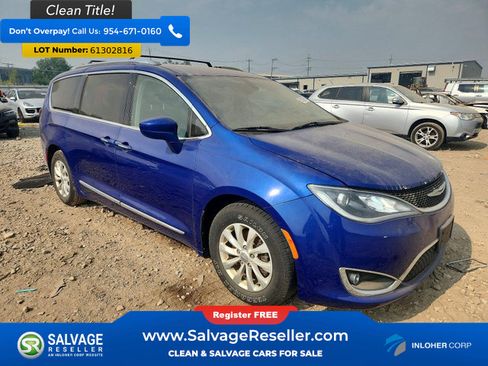 Used 2018 Chrysler Pacifica Touring-L Plus FWD image 5