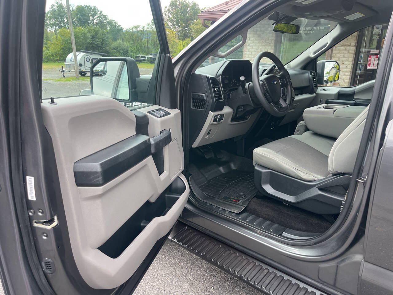 Used 2015 Ford F150 XL w/ Equipment Group 101A Mid AWD/4WD image 17
