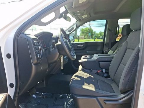 Used 2020 Chevrolet Silverado 1500 Custom w/ Custom Value Package AWD/4WD image 13