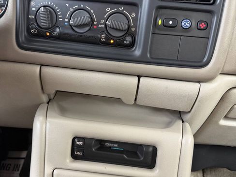 Used 2002 Chevrolet Suburban LT RWD image 13
