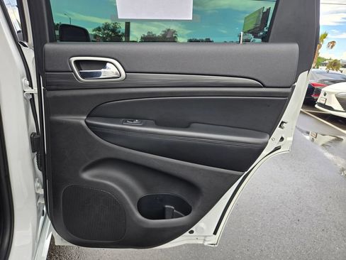 Used 2019 Jeep Grand Cherokee Altitude RWD image 40