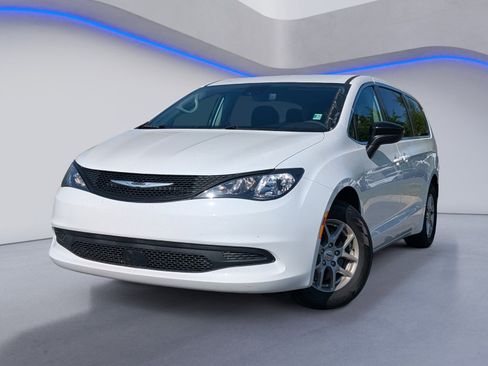 Used 2024 Chrysler Voyager LX image 1