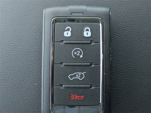 New 2025 Jeep Grand Cherokee L Altitude image 37