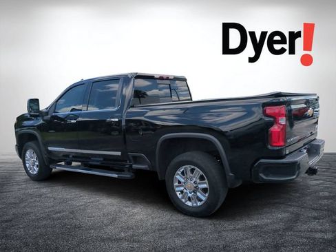 Used 2024 Chevrolet Silverado 2500 High Country w/ High Country Premium Package AWD/4WD image 6