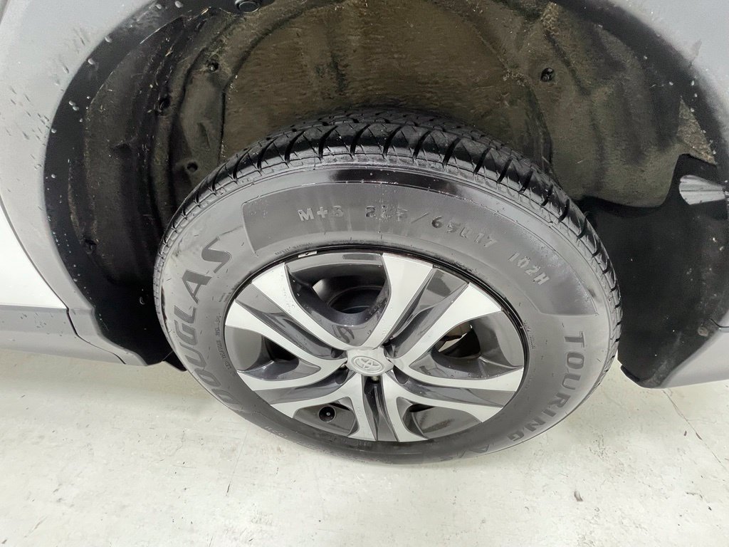 Used 2016 Toyota RAV4 LE AWD/4WD image 9
