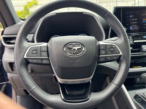 Used 2025 Toyota Highlander XSE AWD/4WD image 24