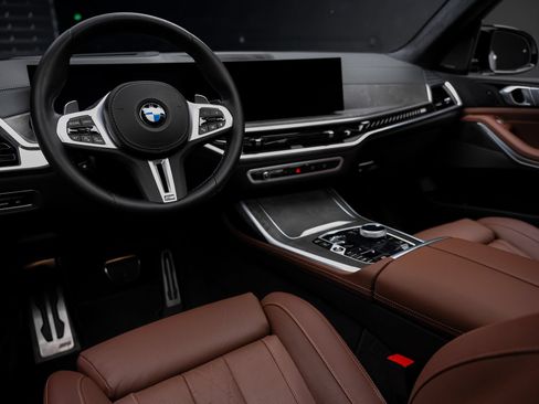 Used 2024 BMW X7 M60i AWD/4WD image 2