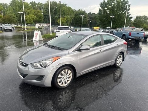 Used 2013 Hyundai Elantra GLS FWD image 2